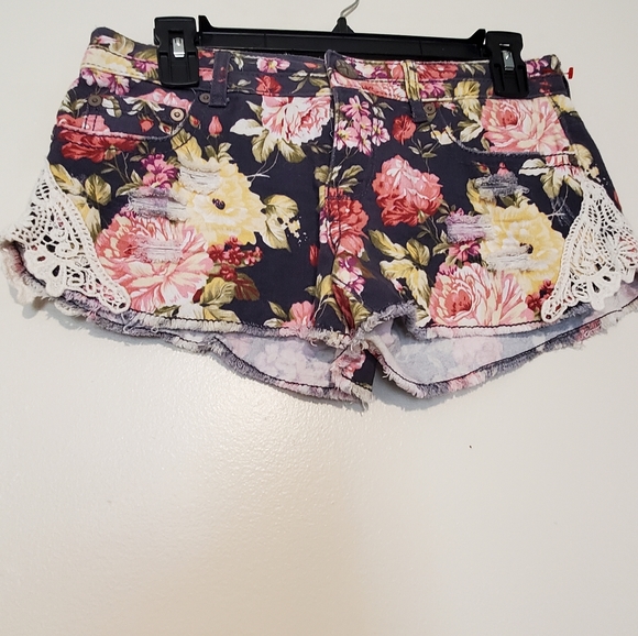 Mudd Floral/Crochet Jean Shorts - Picture 2 of 10